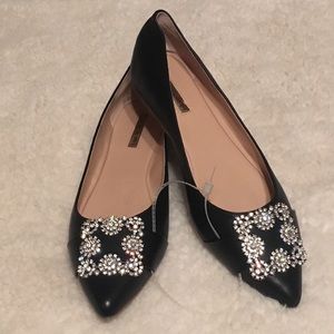NWOT Tahari Evalee Black Leather Jeweled Flats